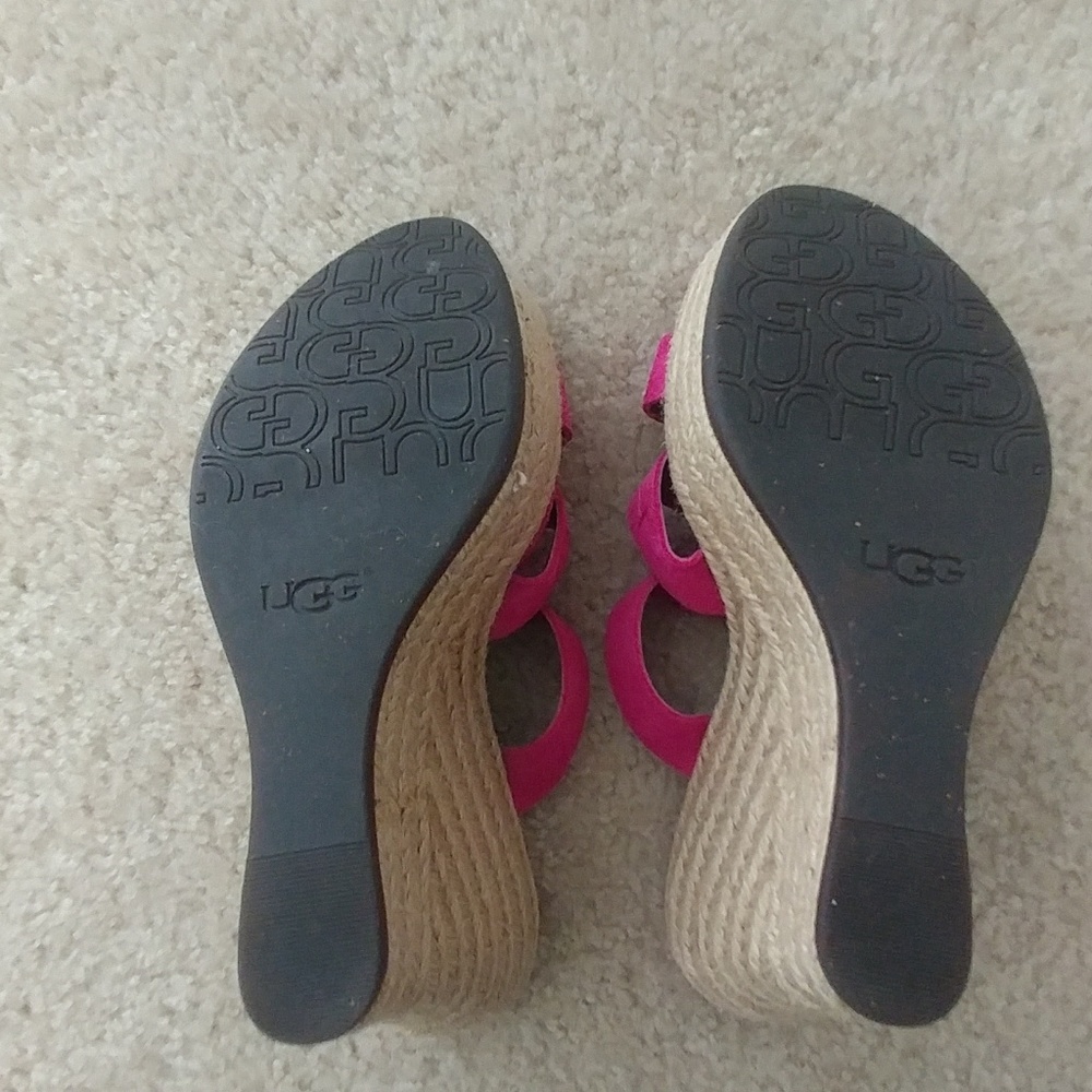UGG - Picture 3 of 4